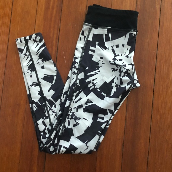 Under Armor Patterned Cold Gear Running Tight - Picture 1 of 5